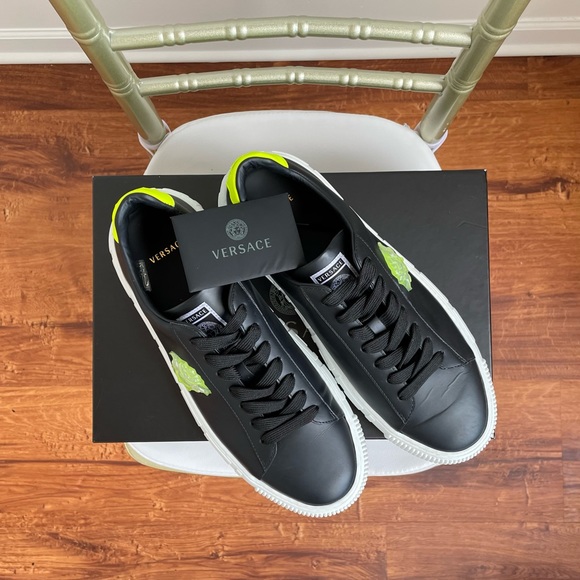 VERSACE GRECA LEATHER SNEAKER (US 10) - Picture 4 of 14